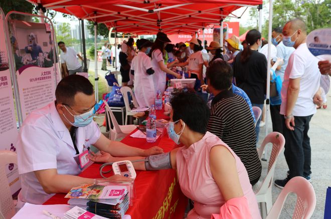 福州市首個(gè)兩岸家庭健康交流宣傳月啟動(dòng)!“倡新時(shí)代婚育文化 助家庭和諧幸福”主題活動(dòng)成功舉辦