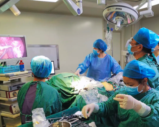 泉州福興婦產(chǎn)醫(yī)院完成首例腹腔鏡下宮頸骶骨固定術(shù)，成功復(fù)位脫垂子宮